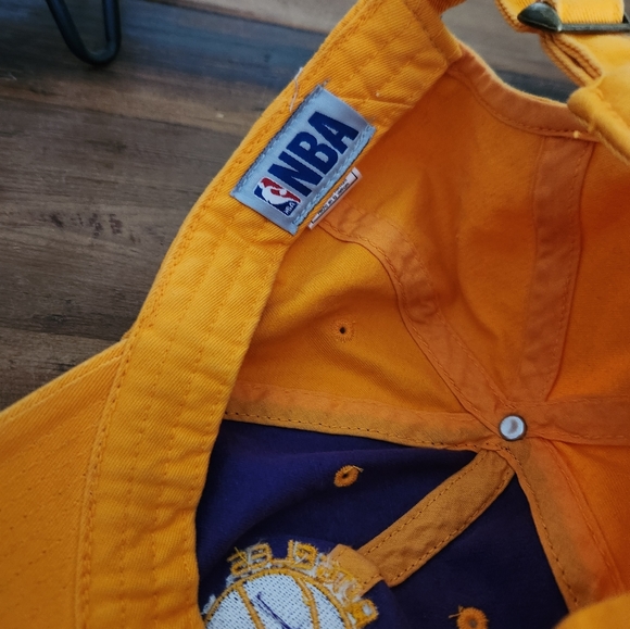 Lot of 2 LA Lakers caps - Picture 2 of 6